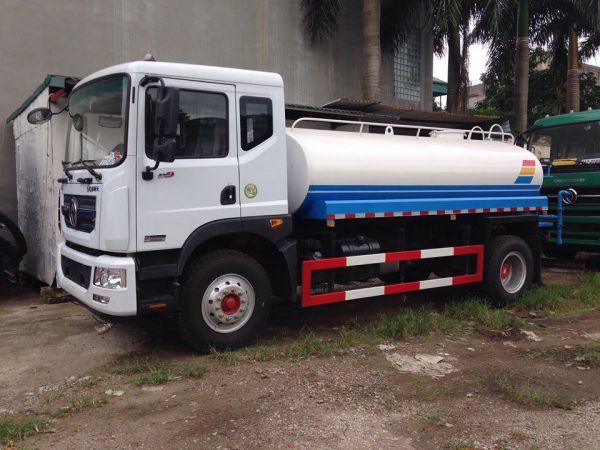xe phun nước rửa đường tưới cây 9 khối Dongfeng