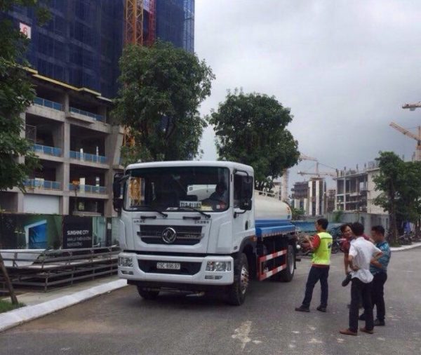 Xe phun nước rửa đường tưới cây Dongfeng - 5 khối
