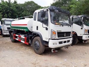 xe phun nước rửa đường tưới cây Howo 9 khối