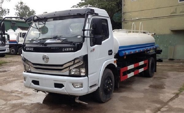 Xe phun nước rửa đường tưới cây Dongfeng - 5 khối