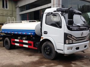 Xe phun nước rửa đường tưới cây Dongfeng - 5 khối