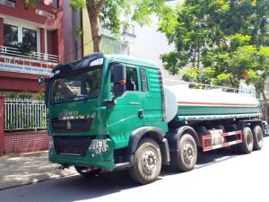 xe phun nước rửa đường tưới cây howo 17 khối nhập khẩu